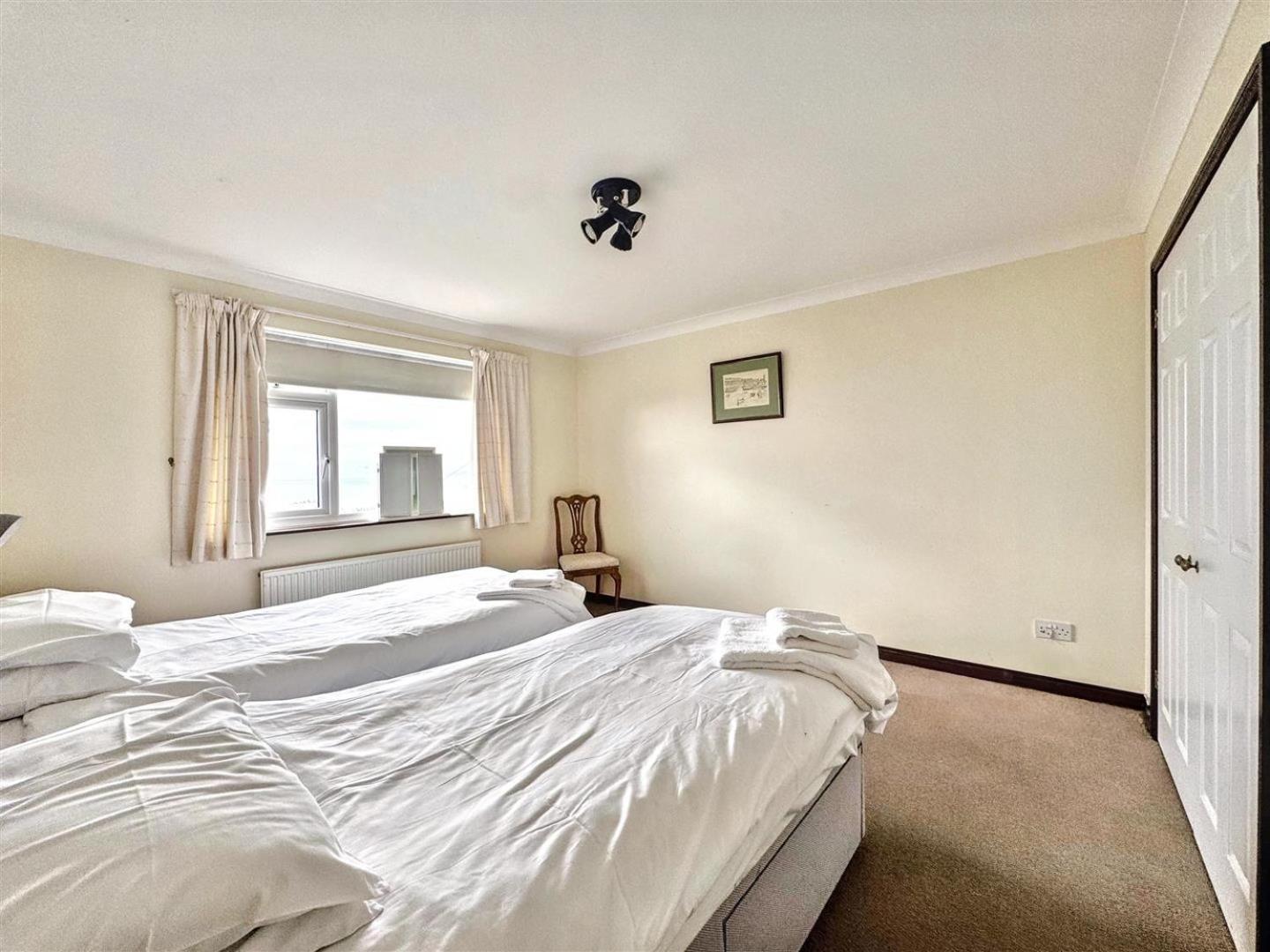 5-bedroom Detached House With Amazing Sea Views *